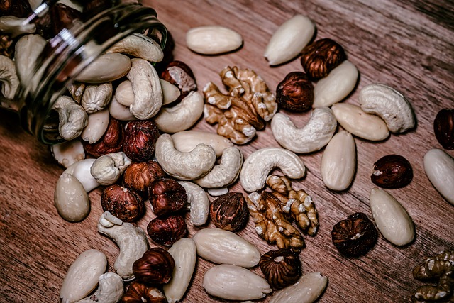 nuts-5503119_640